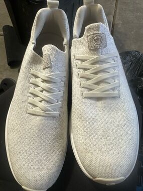 Peter Millar Men's Knit Sneakers in Off-White/Cream